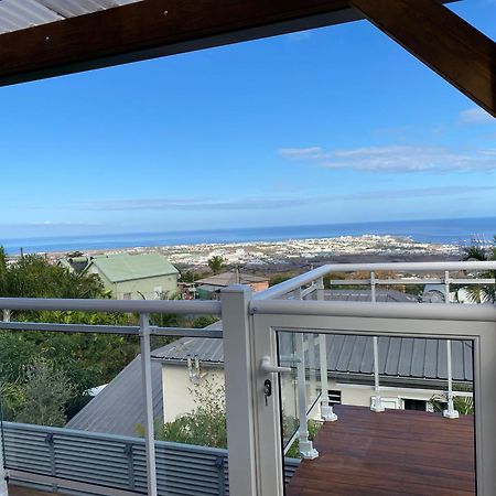 Location Saisonniere A Portee De Vue La Possession Exterior photo